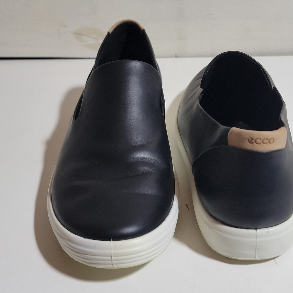 ECCO Soft 7 Black Leather Slip-On Sneakers – EU 38 (US 7–7.5)